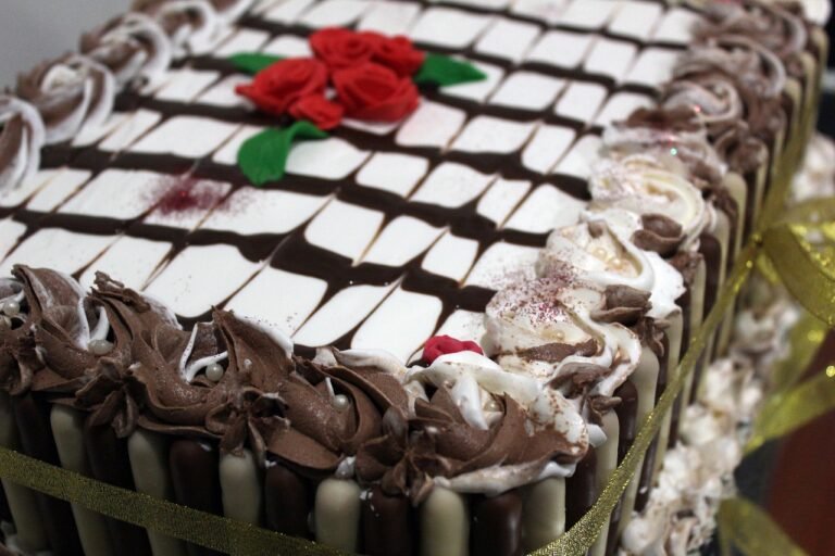 cake, white, celebration-4085947.jpg