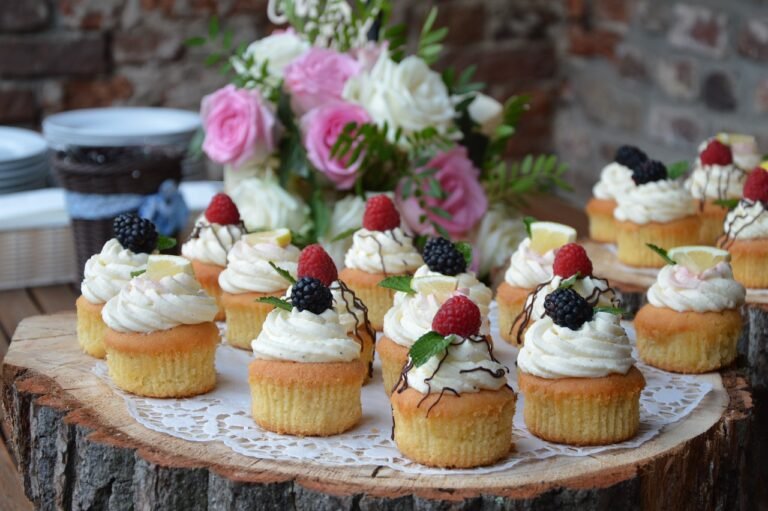 cupcakes, pastry, dessert-6251116.jpg